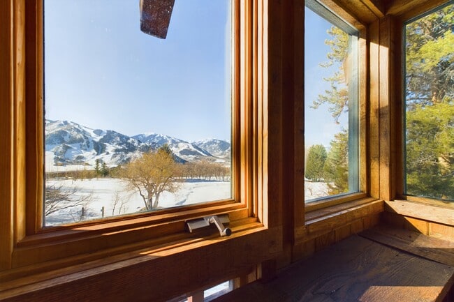 Building Photo - 209 E Reds Rd