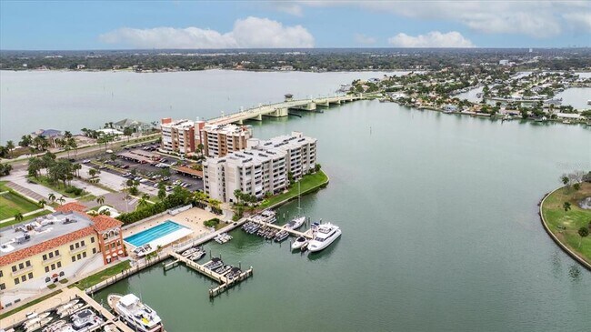Building Photo - 450 Treasure Island Causeway