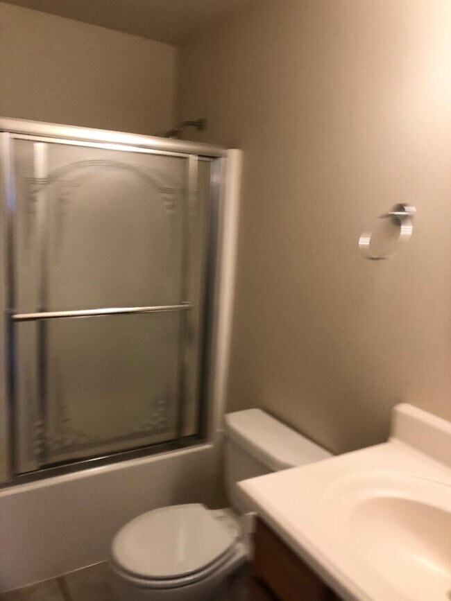 Building Photo - 1009 Briarwood Rd