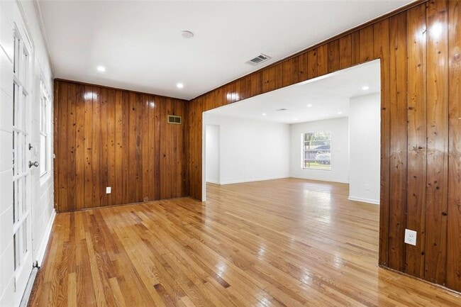 Building Photo - 1913 Baldwin Dr