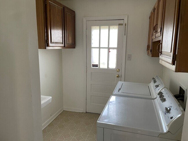 Building Photo - Wolfsnare Acres