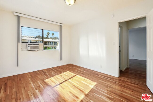 Building Photo - 1411 N Fairfax Ave