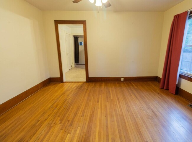 Building Photo - 203 Edgewood Ave