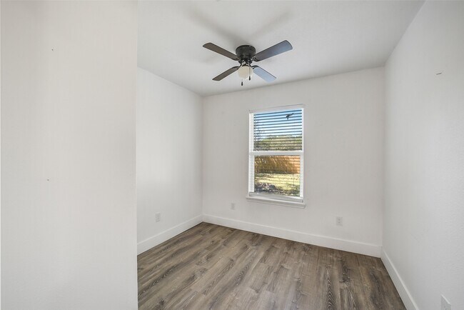 Building Photo - 307 Penick Rd