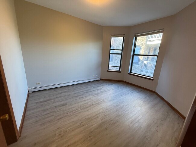 Building Photo - 5852 S King Dr