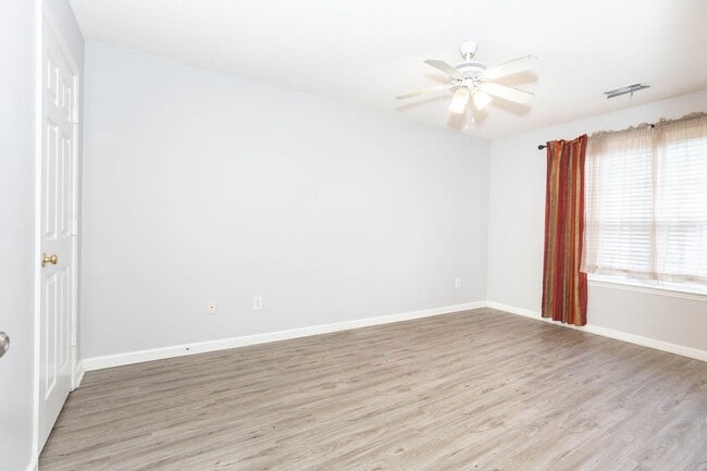 Building Photo - 9155 Nesbit Ferry Rd