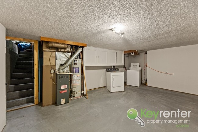 Building Photo - Clean and cute 3 bedroom house near shopping, restaurants, and easy highway access!