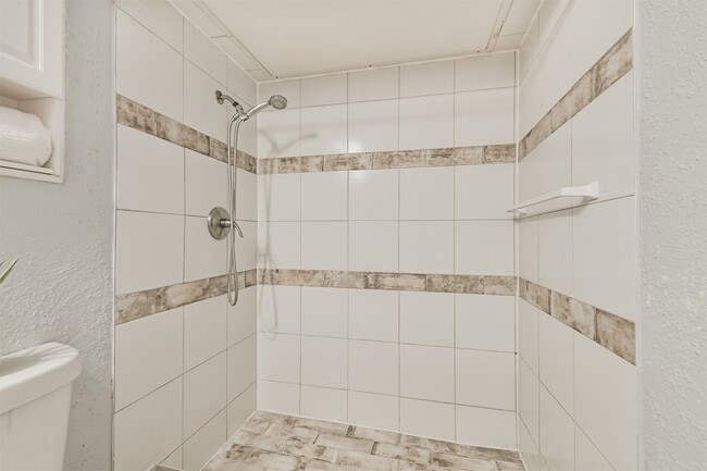 Building Photo - 24426 Rockin 7 Dr