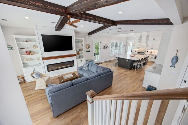 Building Photo - All Inclusive Seasonal Rental in the Beaut...