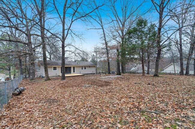 Building Photo - 1803 Deerwood Dr