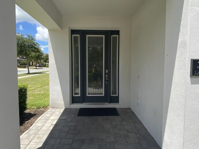 Building Photo - 350 Lasso Dr