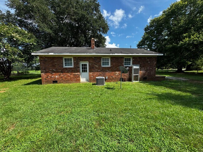 Building Photo - 3113 Old School Rd