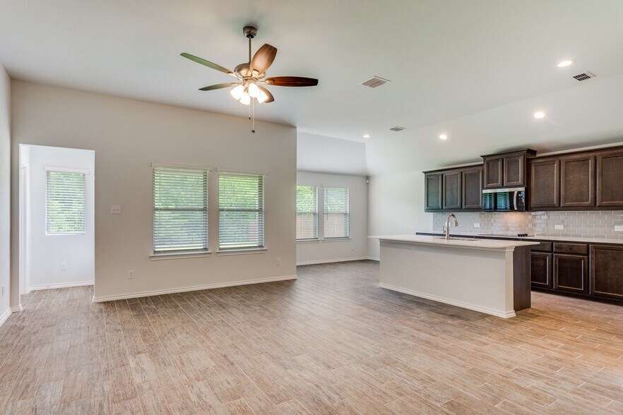 Building Photo - 2629 Streamside Dr