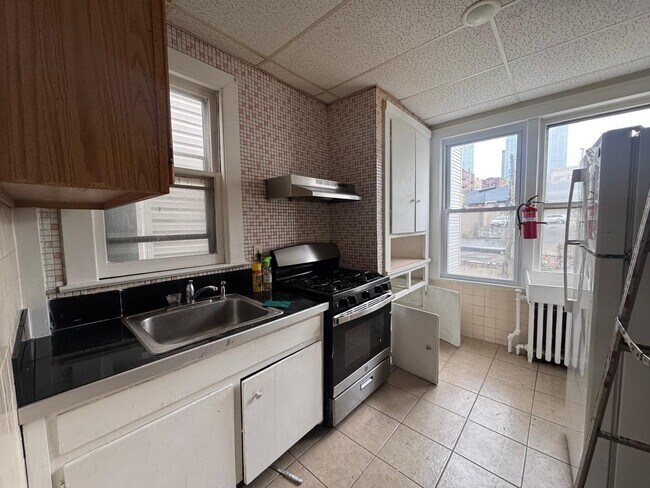 Building Photo - 64 Corbin Ave