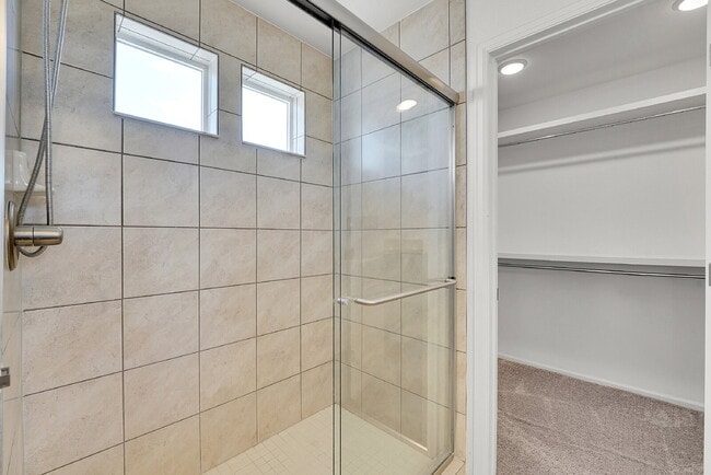 Building Photo - $2,795.00 - 3 Bedrooms, 2.5 Bathrooms, Sin...