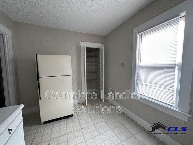 Building Photo - 1233 S 10th St