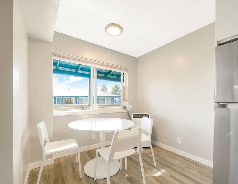 Kitchen 1 - 186-192 Selwyn Dr