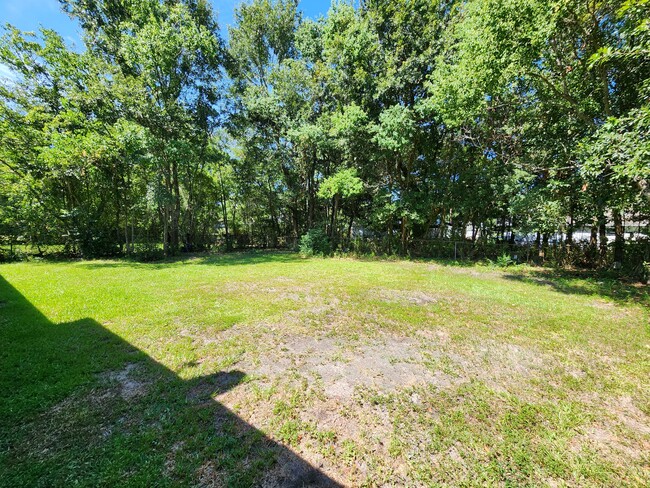 Building Photo - 2131 Woodside Dr