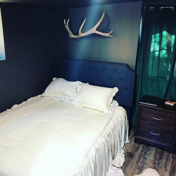 Building Photo - 1872 Seminole Dr