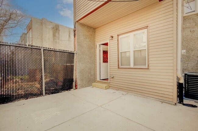 Building Photo - ? Spacious Living in the Heart of Philadelphia
