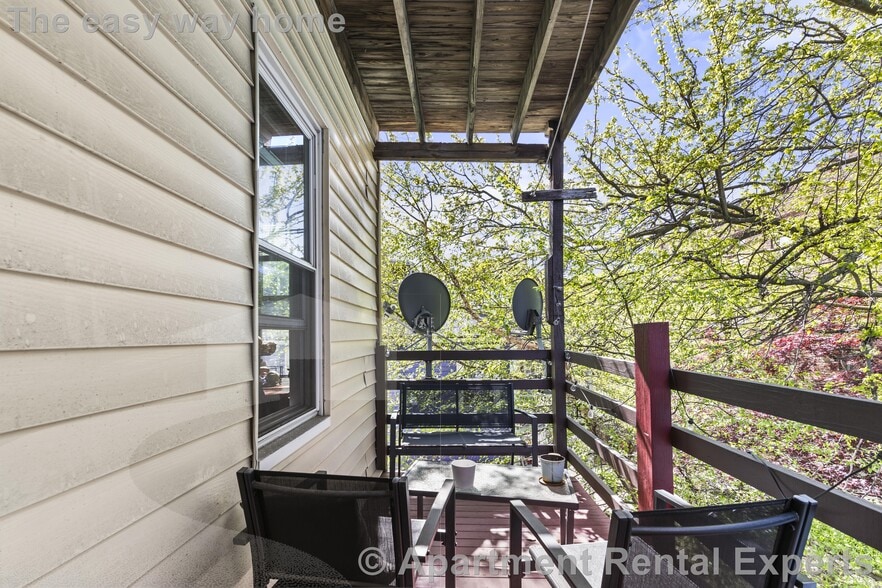 Building Photo - 175 River St