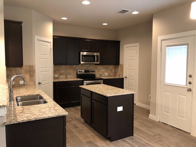 Building Photo - LUXURY 2 STORY DUPLEX LOCATED IN MIDLOTHIAN, TEXAS!