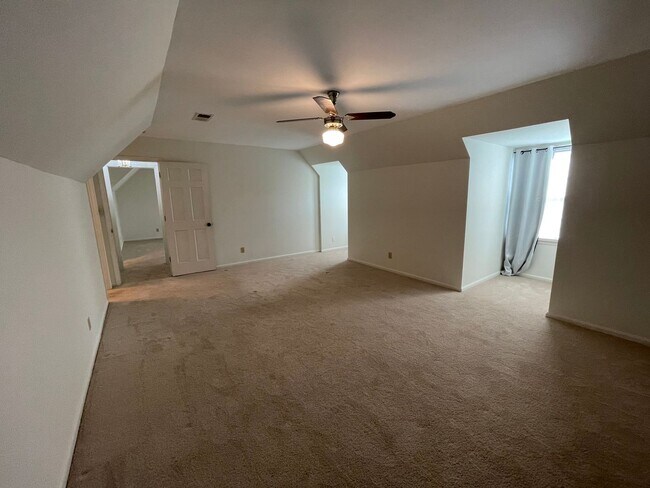 Building Photo - Large 4/4 House in Maplewood $2,650