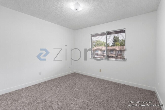 Building Photo - 5006 Greenberry Dr