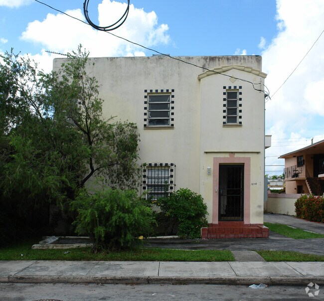 Primary Photo - 1870 SW 6th St