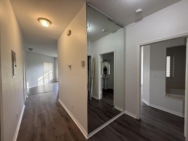 Building Photo - 9833 Perfect Dr