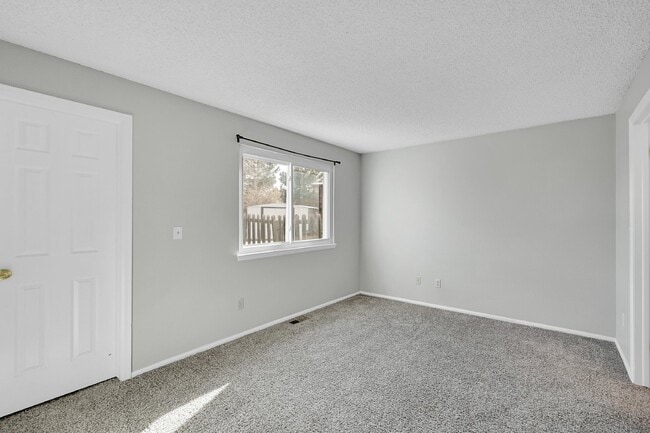 Building Photo - $2,375.00 - 3 Beds,2 Baths, Single Family ...