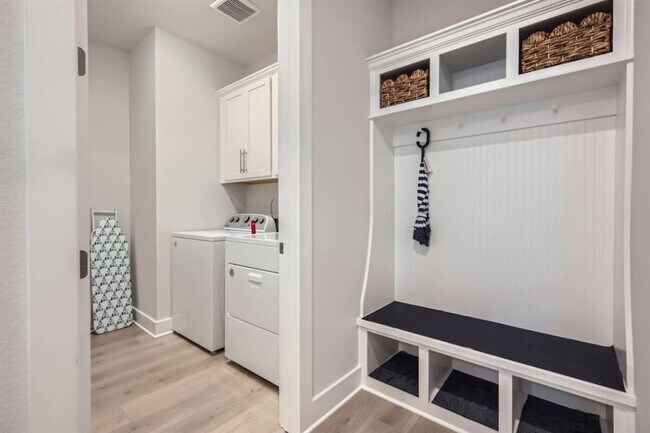 Building Photo - 7700 Ella Lee Ln