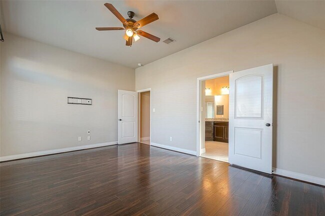 Building Photo - 4015 Nestra Dr