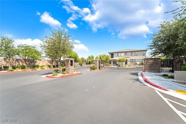 Building Photo - 5730 Sky Pointe Dr