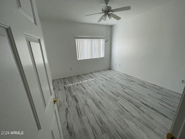 Building Photo - 11375 E Sahuaro Dr