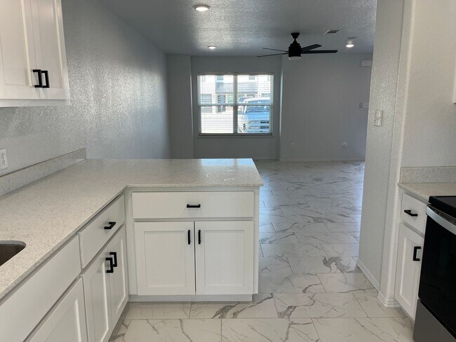 Building Photo - COX-NORTHRIDGE DR-3