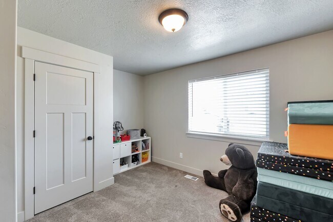 Building Photo - 154 1325 W