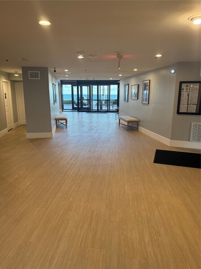 Building Photo - 7700 Seawall Blvd