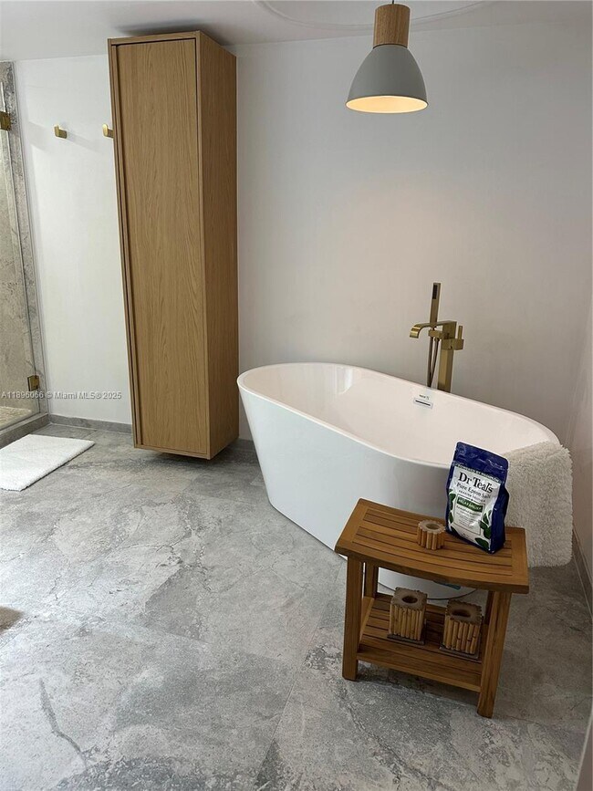 Building Photo - 1865 S Ocean Dr