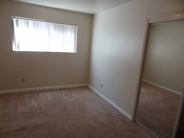 Building Photo - 2070 Latham St