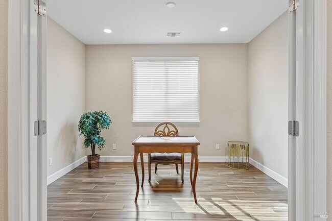 Building Photo - 343 Silver Ridge Dr