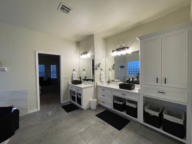 Building Photo - 14001 La Blanquilla Dr