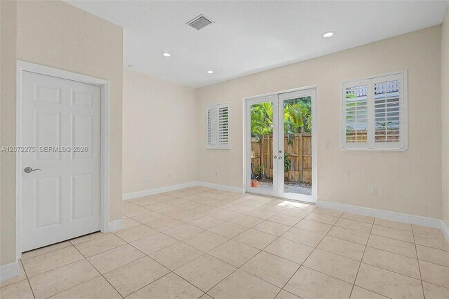 Building Photo - 2945 Coconut Ave