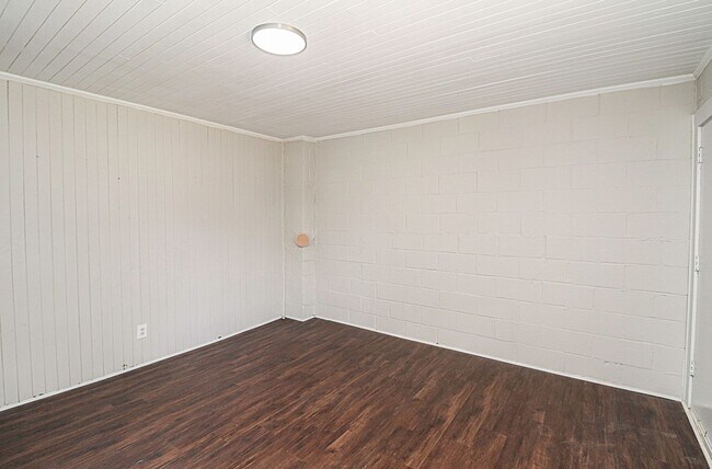 Building Photo - New Bern 505