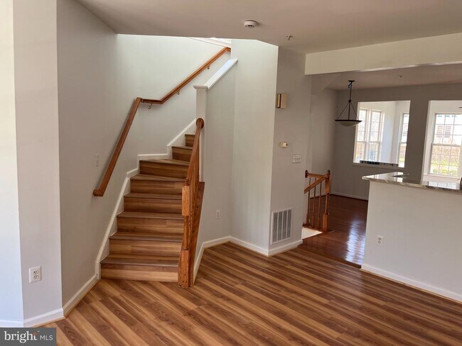 Building Photo - 9611 Juniper Dr
