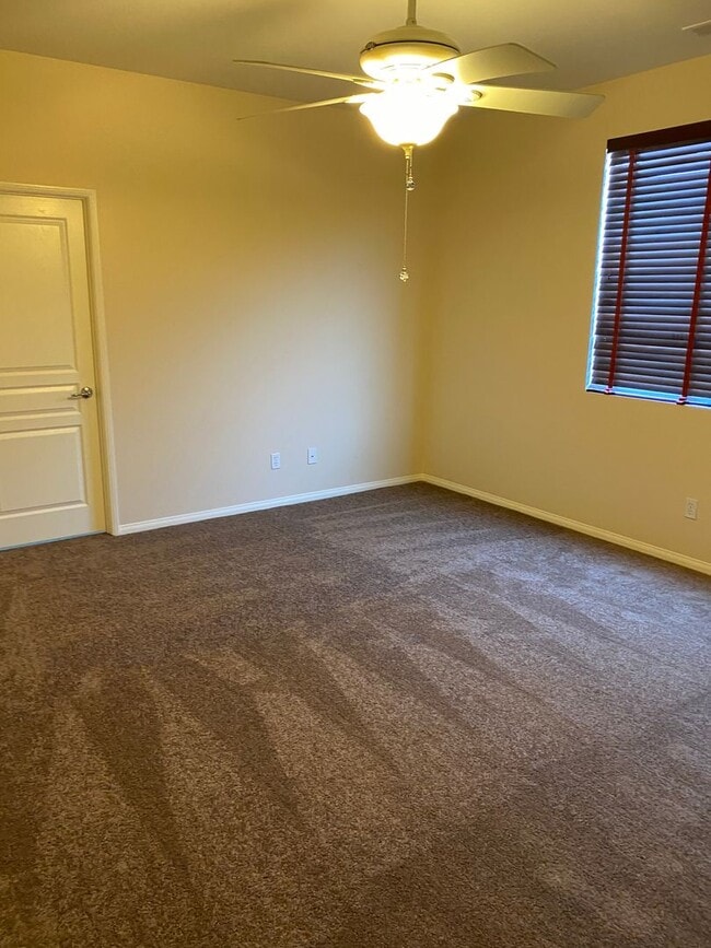Building Photo - 3 BEDROOM VICTORVILLE HOME