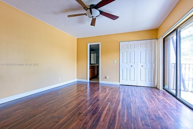 Building Photo - 2585 Garden Ct