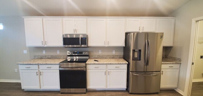 Building Photo - 4-Bedroom, 2-Bathroom in Villamar Winter Haven