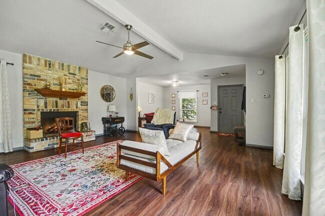 Building Photo - 423 Merriweather St
