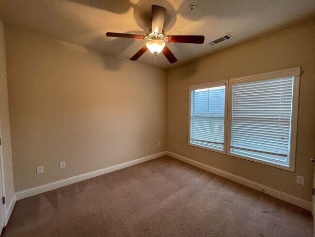 Building Photo - ROOMMATE MATCHING - PRE-LEASING FOR AUGUST 6TH, 2026!